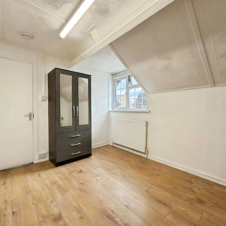 Flat to rent on - Photo 1