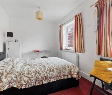 4 bedroom semi-detached house to rent - Photo 3
