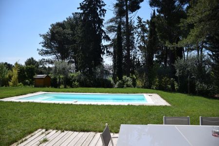 AIX LUYNES VILLA MEUBLEE PISCINE ECOLE INTERNATIONALE 1er septembre - Photo 4