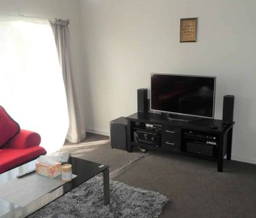 ST ALBANS - 2 BEDROOM UPSTAIRS APARTMENT - NORTH FACING BALCONY - Photo 1