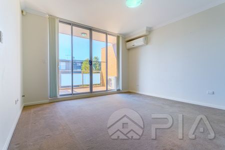 Luxurious 2-Bedroom Apartment in Pemulwuy – Modern Living with Stunning Lake Views - Photo 3