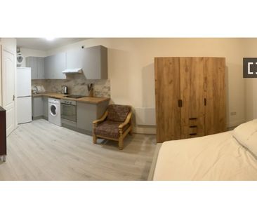 Studio for rent in Castleriada Grove, Dublin - Photo 6