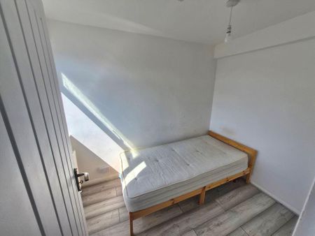 5 bedroom terraced house to rent - Photo 4