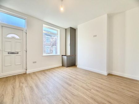 2 bedroom terraced house to rent - Photo 4