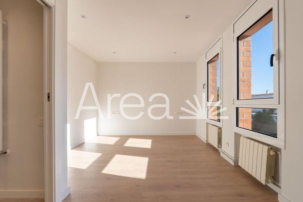 Casa adosada de alquiler en Calle Santa Maria, Veral d'Ocata - Photo 1