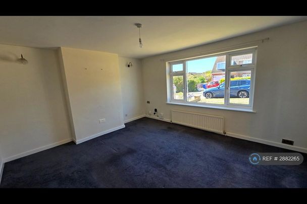 3 bedroom semi-detached house to rent - Photo 1