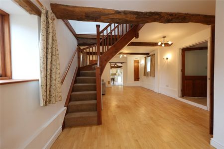 Pigeon House Farm, Eldersfield, Worcestershire, GL19 4NW - Photo 2