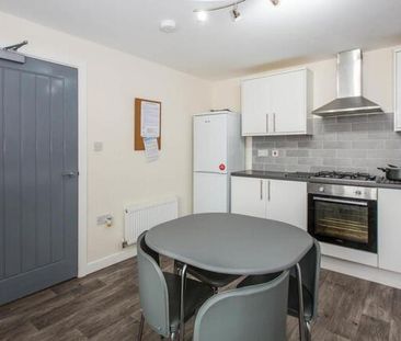 1 bedroom in a house share to rent - Photo 4