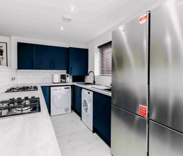 6 Beds 4 Baths - Photo 4