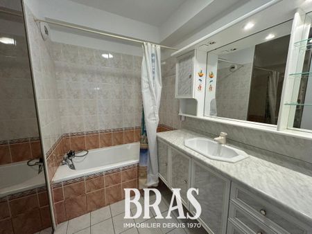 Location Appartement 4 pièces 107m² VANNES 56000 - Photo 4