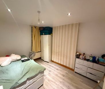 Room in a Shared House, The Drive, IG1 - Photo 3