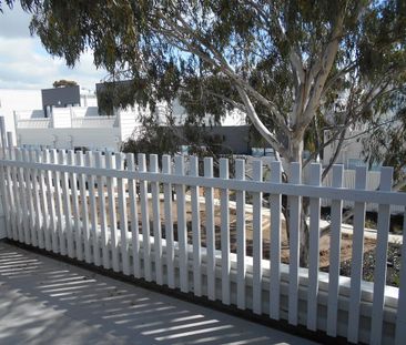 Lovely two bedroom Townhouse. - Photo 5