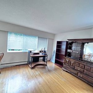 Spacious 1 Bedroom Apartment in Rockland - Photo 2