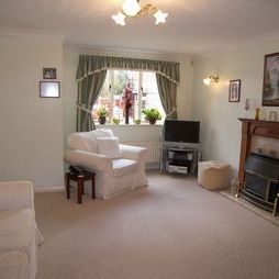 3 bed Semi Detached, - Photo 1