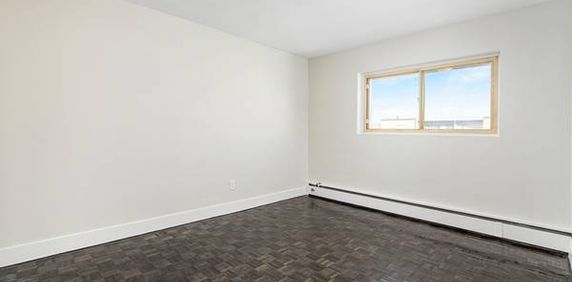 Pet-Friendly Renovated Suites Right by Oshawa Centre! (Marland) - Photo 2