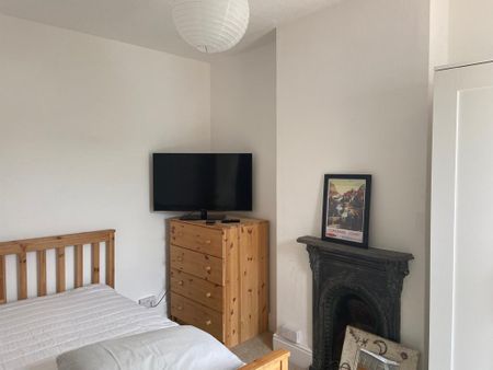 4 bedroom house - Photo 3