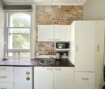 Ensuite Room for Rent in the Heart of Oxford Street - Photo 2