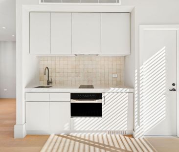 Newly Renovated Oversized Studio in a Prime Paddington Location - Photo 2