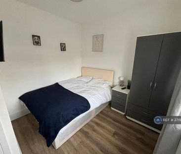 1 bedroom in a house share to rent - Photo 5