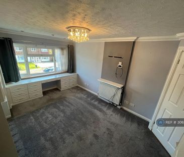 3 bedroom semi-detached house to rent - Photo 3