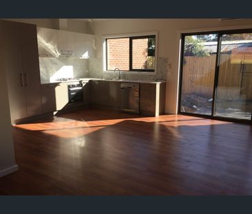 2 Bedroom Townhouse in the heart of Hadfield - Photo 6