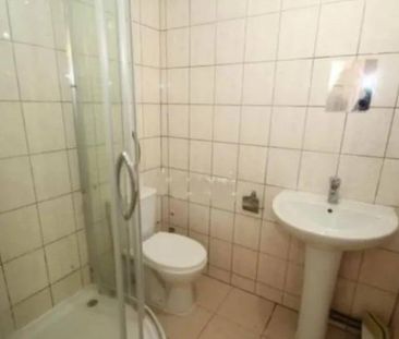 Studio flat with small Seperate living area - ilford - Photo 3