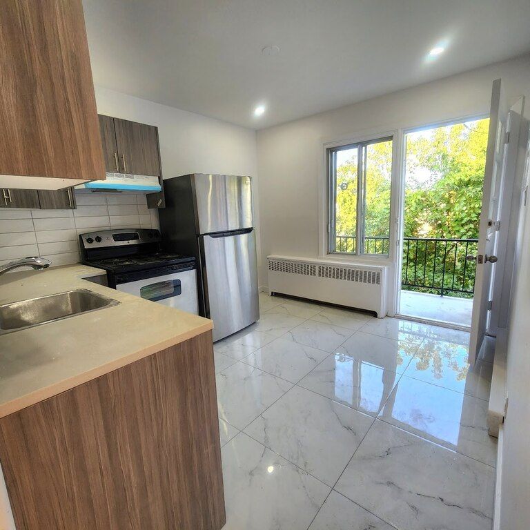 Renovated 4 1/2 TOP FLOOR, Ville Emard - Photo 1