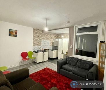 1 bedroom in a house share to rent - Photo 2