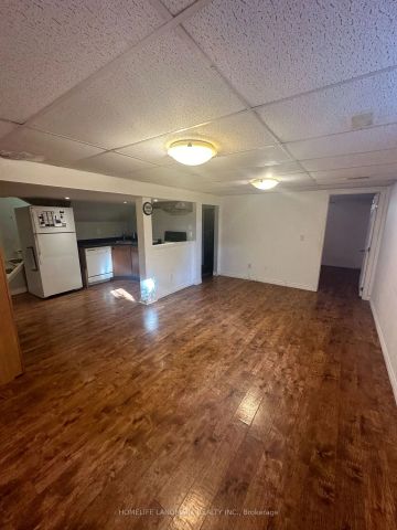 Detached Home For Lease | X8333008 - Photo 5