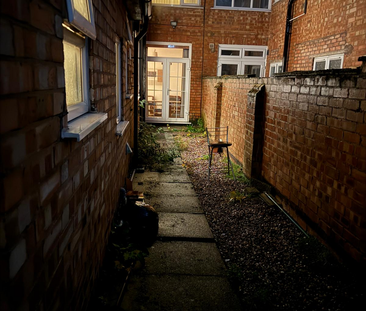 1 bedroom in a house share to rent - Photo 5