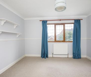 4 bedroom semi-detached house to rent - Photo 6