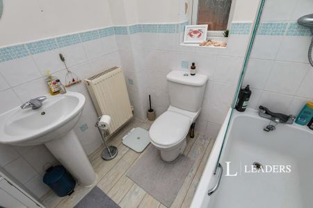 2 bedroom semi-detached house to rent - Photo 4