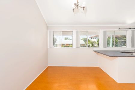 Large Beautiful Family Home - Located Near Everything! - Photo 5