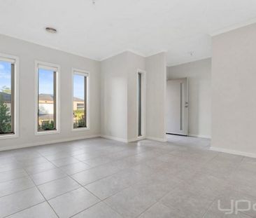 Stylish Comfort Meets Convenience - Photo 3