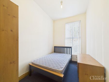 Apt 1 74 Fitzroy Avenue, Belfast, BT7 1HX - Photo 2