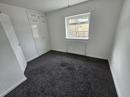 2 bed Apartment - To Let - Photo 3