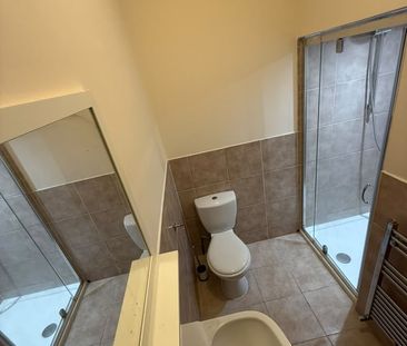 1 Bed Flat, Newburgh Road, W3 - Photo 5