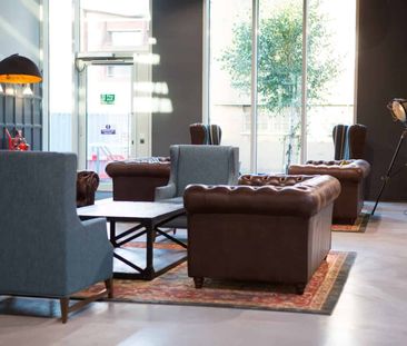 Silver Studio City View Mid Level - Photo 3