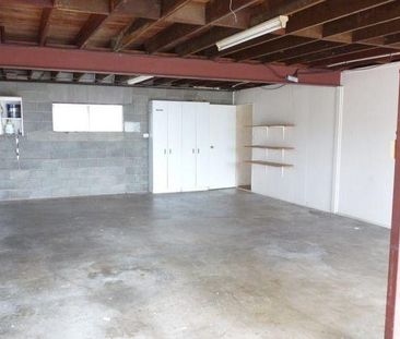 NEAT AND TIDY 2 BEDROOM UNIT AVAILABLE NOW! - Photo 1