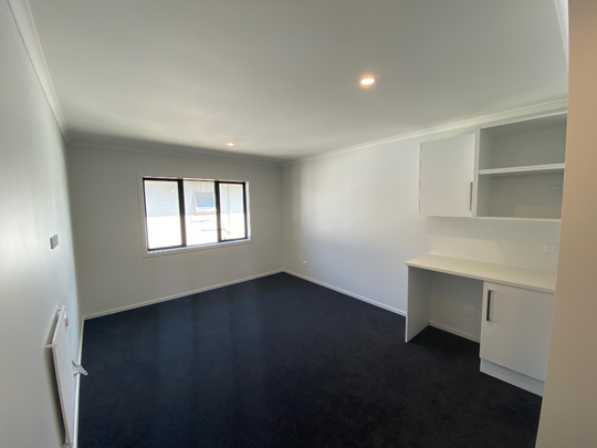 Modern 1-Bedroom Studio Unit for Rent – Hamilton East, 3216 Offering comfortable and convenient living, this fully furnished 1-bedroom, 1-bathroom studio unit is ideally situated in Hamilton East. - Photo 1