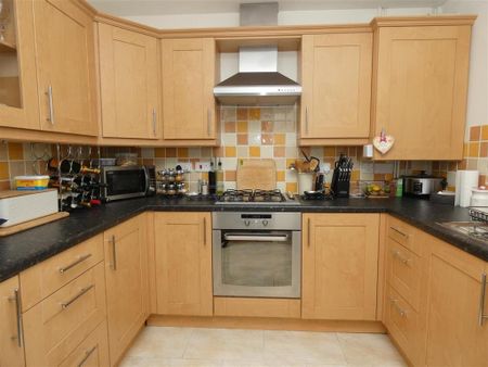 3 bedroom semi-detached house to rent - Photo 3