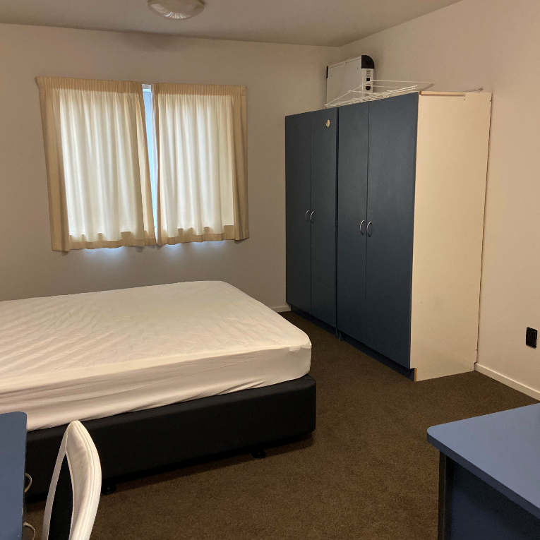 Fully furnished studio unit with one bathroom on the ground floor - Photo 1