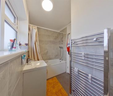 Gregson Avenue Bridgemary Gosport, Hampshire PO13 0UR - Photo 4