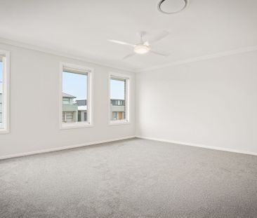 BRAND NEW 5 BEDROOM HOME IN GREAT LOCATION! - Photo 2