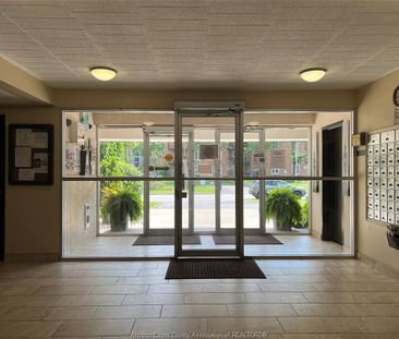 For Lease - 6563 THORNBERRY, Windsor, Ontario - Photo 4