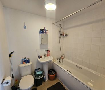 Peterborough - Photo 3