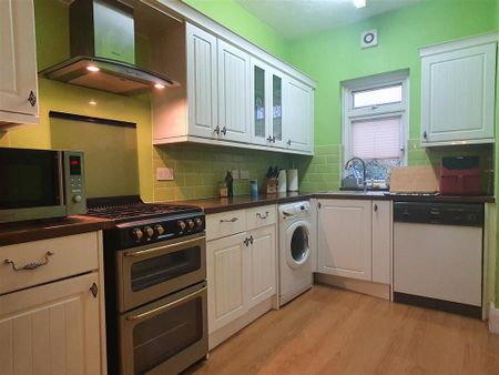 4 bedroom semi-detached bungalow to rent - Photo 5