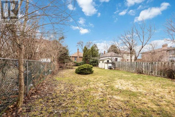 1001 KIPLING AVENUE - Photo 1