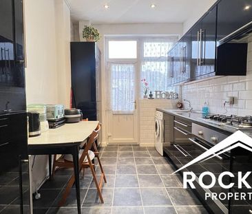 3 bedroom terraced house to rent - Photo 6