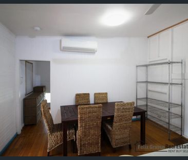 City fringe furnished Queenslander - Photo 4